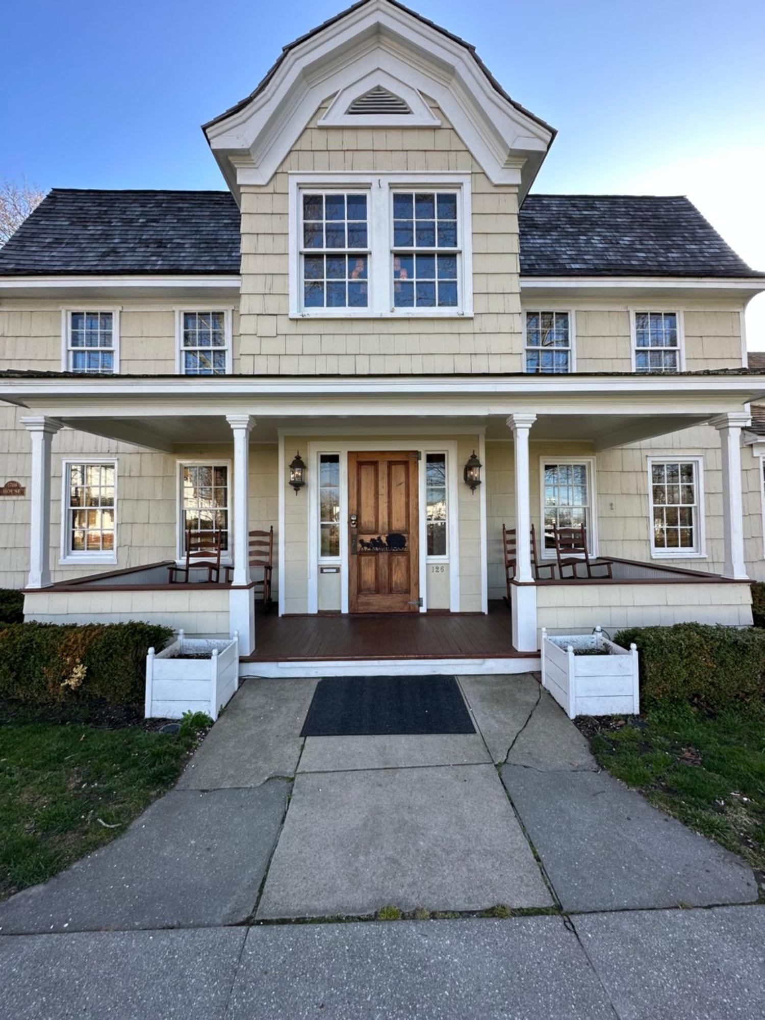 The 1708 House Bed & Breakfast Southampton Exterior photo